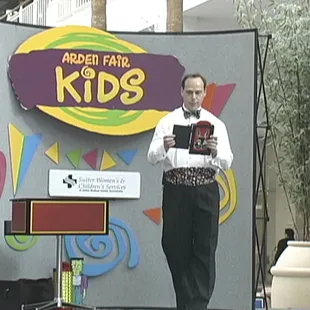 Magicians for kids. Amazing the kids at Arden Fair Mall.