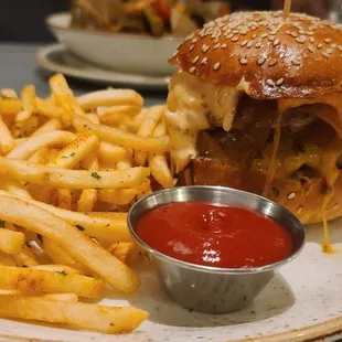 Rapp Burger with fries