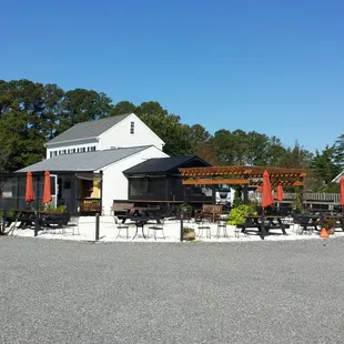 the outside of the restaurant