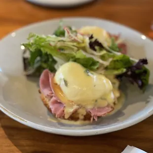 Smoked ham eggs Benedict