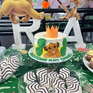 Sugar free red velvet cake and vanilla/pistachio cupcakes.