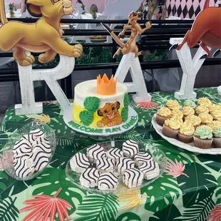 Sugar free red velvet cake and vanilla/pistachio cupcakes