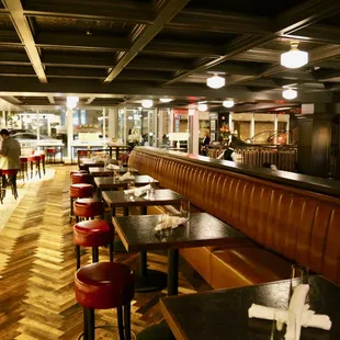 sushi and sashimi, interior