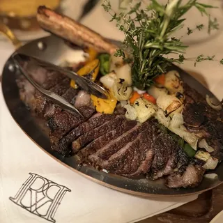 Dry Aged Long Bone Tomahawk*