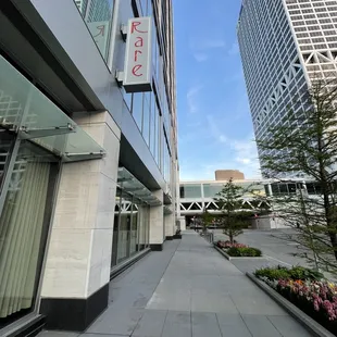 the outside of a restaurant