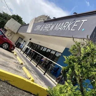 the outside of a restaurant