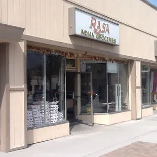 Front view cross street Pioneer Blvd and 187 st intersection