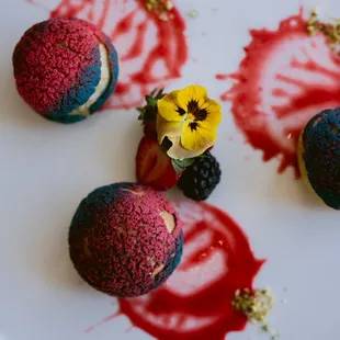 Kesar Pista Cream Puffs