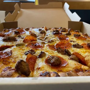 My fiancé and I ordered a medium pizza with pepperoni and sausage. It was perfectly cooked and tasted amazing.