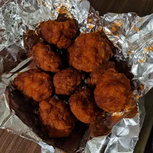 8 boneless hot wings