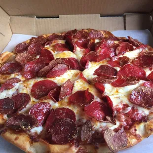 Beef pepperoni pizza cooked well done.