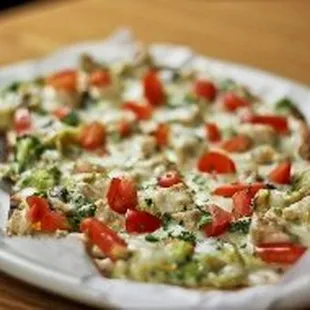 a pizza on a paper plate