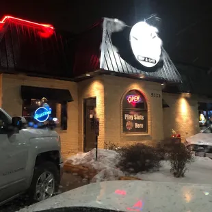 the outside of the restaurant