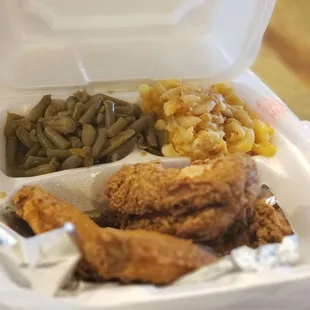 Fried chicken (white meat), mac n cheese and string beans.