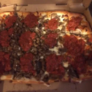 Large deep dish sausage &amp; mushroom.