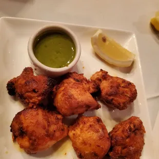 food, chicken wings and fried chicken