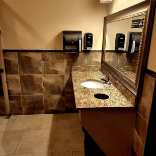 July 2022: very clean women's room