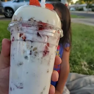Fresas con crema (strawberry parfait)