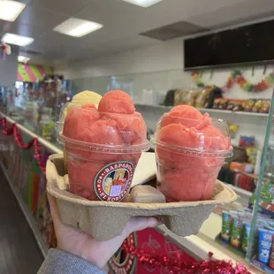 small elote nieve de garrafa and two strawberry