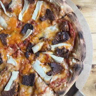 Vegan pizza with tempeh and mushrooms