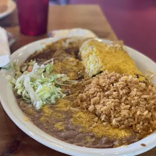 Chil 25. 1 Chile Relleno, 1 Cheese Enchilada, Rice, Beans and Tortillas