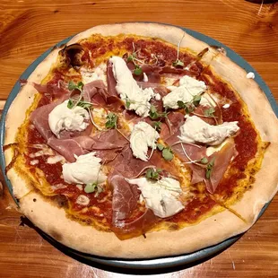Prosciutto e Burrata Pizza