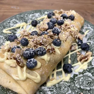 Lemon blueberry crepe with almonds