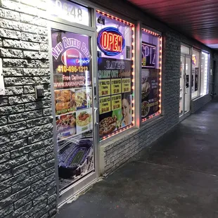the outside of a restaurant