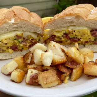 #SPECIAL BREAKFAST SANDWICHE OF THE WEEK # Eggs Scrambled  # Corn beef #Swiss cheese 10/6/21