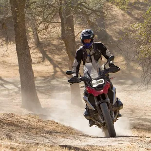 Learn to ride your giant Enduro on dirt and gravel the right way at RawHyde Adventures.