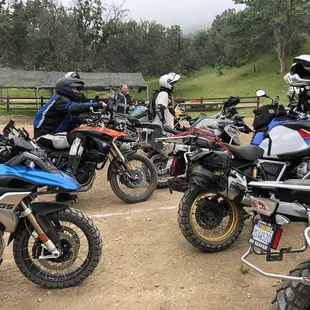 Briefing before hitting the saddle!