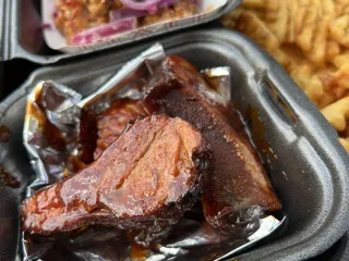 Ray Ray’s Hog Pit