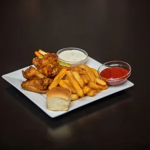 food, chicken wings and fried chicken