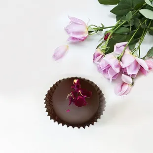  chocolate cup with a flower on top