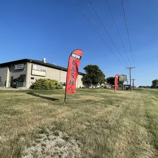 the location of raymono&apos;s pizza