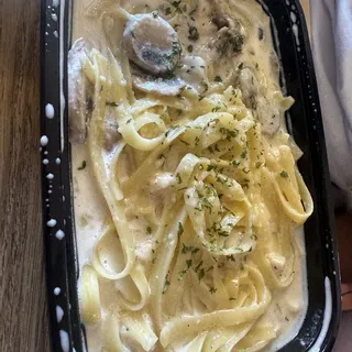 2. Fettuccine Alfredo