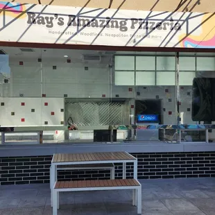 Pretty sure this place is closed. Came on a Saturday at 4:12pm.