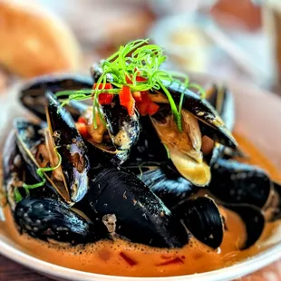 a plate of steamed mussels