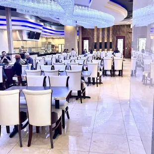 Practically empty &amp; having to wait over 30min to get a table, very short staffed.