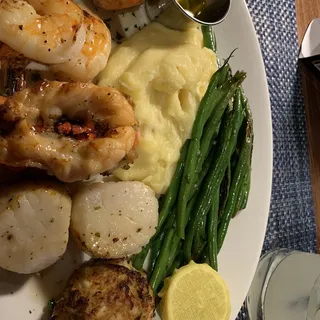 Dinner Broiled Seafood Platter