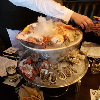 Cold Seafood Tower (4-6 Guests)