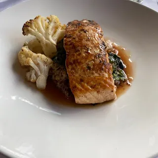 Grilled Salmon Oscar