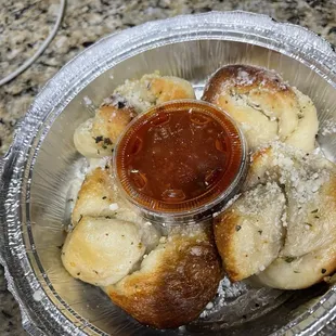 Garlic knots with marinara