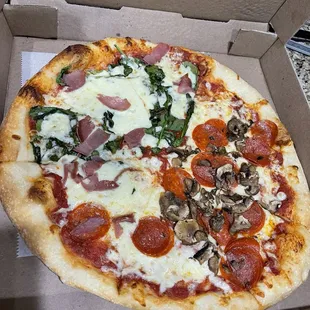 14" spinach prosciutto/mushroom pepperoni
