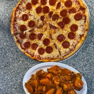 Highly recommend this place for some delicious pizza and wings with the family.