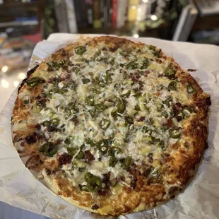 Boss lady combo pizza (giant, 16"), ready to eat