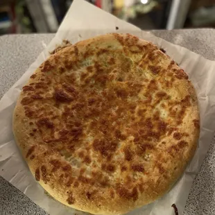 Cheesy garlic bread sticks (medium, 12"), ready to eat