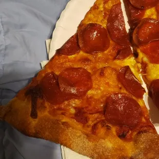 Ray's "double peperoni" pizza