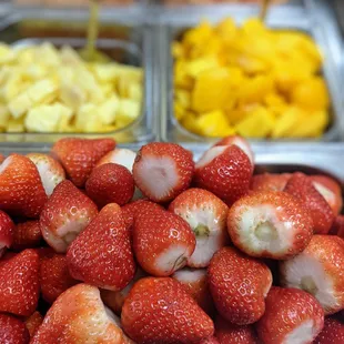 Start the day off right with fresh fruit from Razpachos! Eating fruit in the morning is one of the healthiest habits you can have!