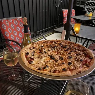 RAZZi&apos;S Special Pizza (T) and Chardonnay